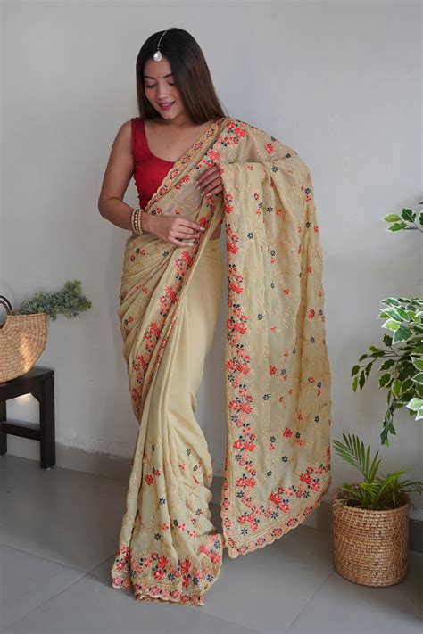 Buy Beige Georgette Saree With Maroon Blouse Piece 15626 Online | Karagiri