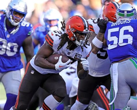 Screen Play in Football 的图像结果