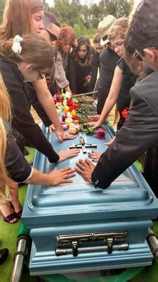 HUFF & LAKJER FUNERAL HOME - Updated December 2025 - 15 Photos & 18 ...