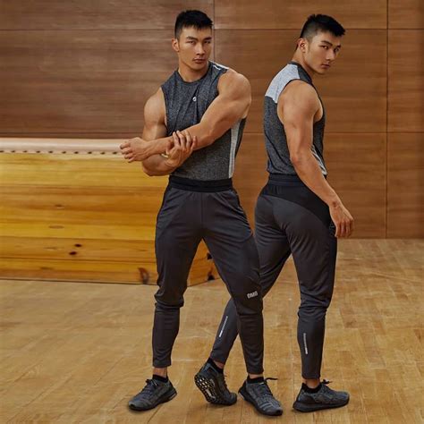 腿毛旺盛的男人 美籍华人肌肉男模帅哥MarshallMa马肖 中国 美国 健身迷网