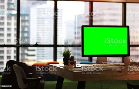 Business Computer Desk Screen Layout 的图像结果