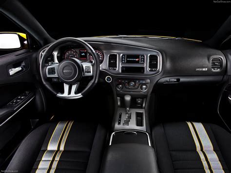 Dodge Charger SRT8 Super Bee (2012) - pictures, information & specs