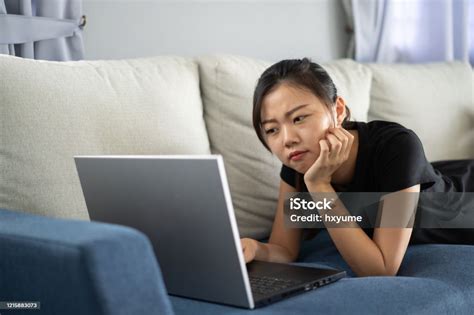 Bending at Computer 的图像结果