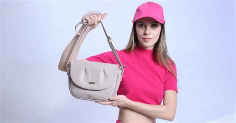 6 Best Ways to Style Sling Bags for Any Occasion