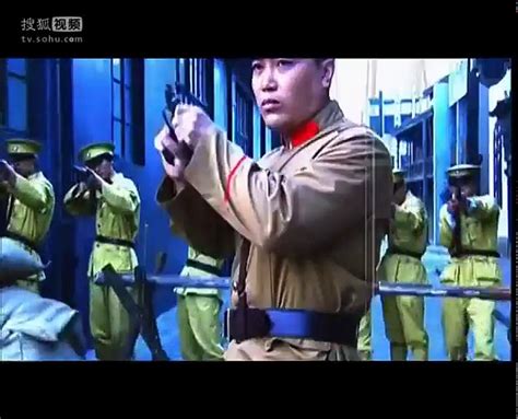 王奎荣拍《保密局的枪声》：戏外偷着乐(组图)_影音娱乐_新浪网