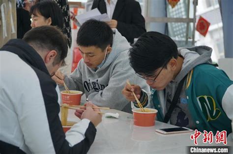 在柳州的留学生怎么过新年？包饺子迎新春，体验中国年味！