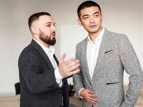 Talking Man Front View 的图像结果