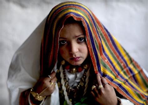 Portraits of People around the World 的图像结果