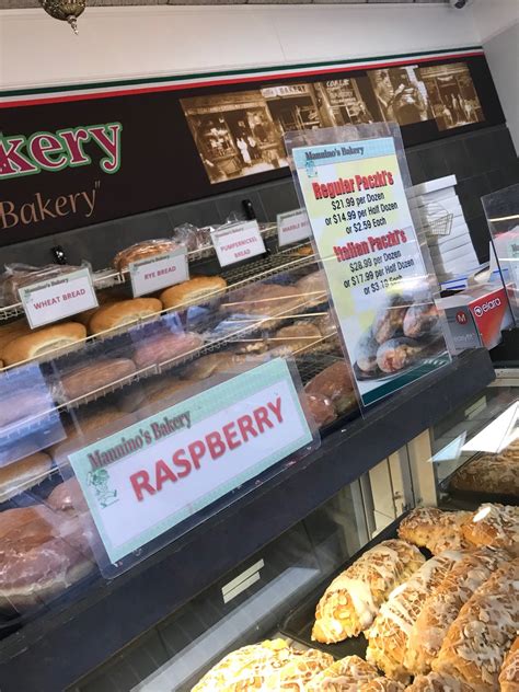 Manninos Bakery