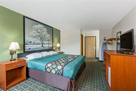 Super 8 by Wyndham Osceola IA | Osceola, IA Hotels