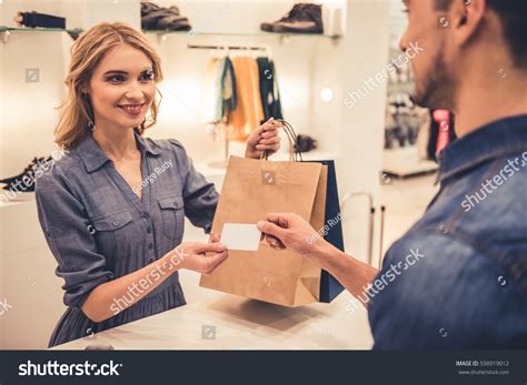 Shop Assistant 的图像结果