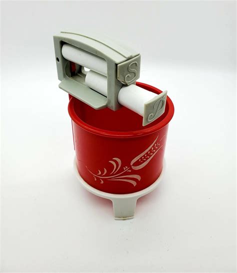 Wringer Washing Machine Washing Blankets 的图像结果