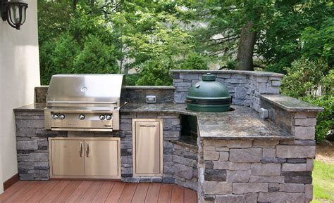 Outdoor Kitchen with Grill, Sink, and Cabinets
