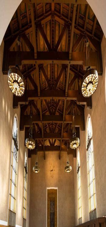 Beautiful Wooden Ceiling Designs for Homes and Offices 2025