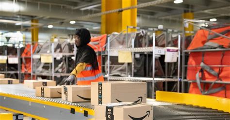 Amazon Packing Line 的图像结果