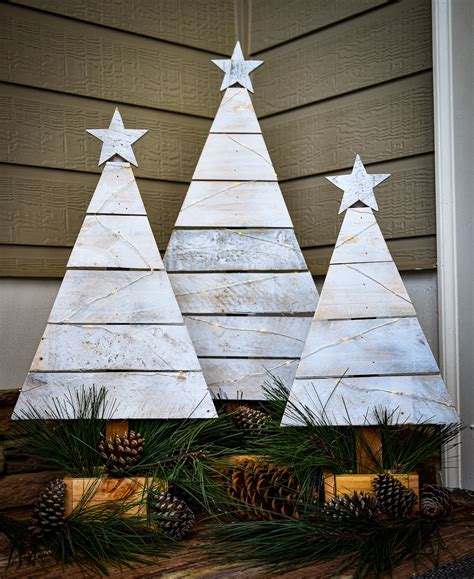 Pallet Wood Christmas Trees! Rustic Winter Porch Decor, Farmhouse ...