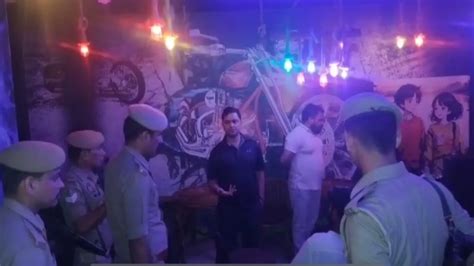 VIDEO: ग्राहक बनकर हुक्का खुद पीने गए एसपी साहब, अंदर का नजारा देख रह ...