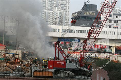 上海地铁11号线在建工地发生火灾(组图)_新闻中心_新浪网
