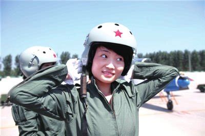 国航首次批量招收女飞行员 高标准考验女学生_教育_腾讯网