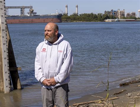Saltwater is moving up the Mississippi River. Here's what's being done to stop it | NCPR News