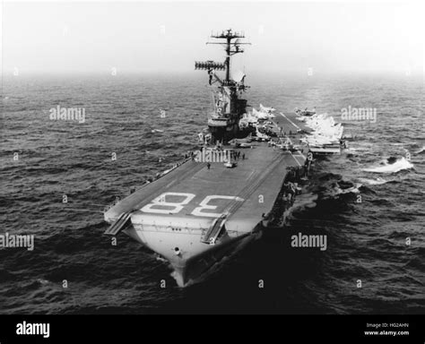 Uss shangri la Black and White Stock Photos & Images - Alamy