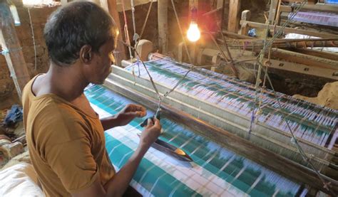 Six Women Come Together To Help The Weavers' Community Affected By ...