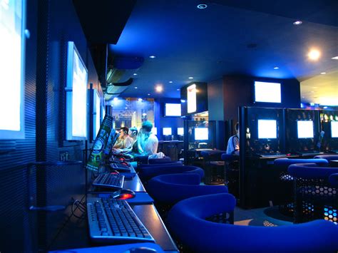 Computer Cafe 的图像结果