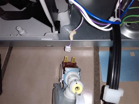 Amana 22.1-cu ft Standard-Depth 33-in Wide Bottom-Freezer Refrigerator ...