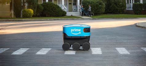 Rezultat imagine pentru Amazon Robot Delivery