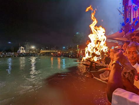 Magnificent Ganga Aarti in Haridwar Through 7 Real-Life Pictures
