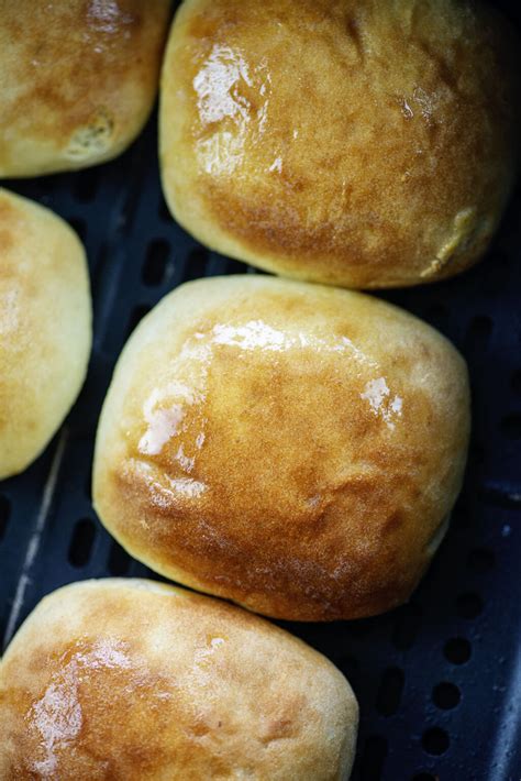 5 Minute Air Fryer Frozen Dinner Rolls | AirFried.com