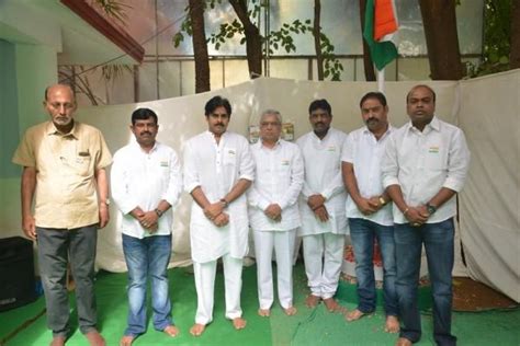 Pawan Kalyan celebrates Independence Day at Janasena Party Office ...
