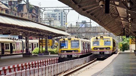 Local Train Mumbai Top View 的图像结果