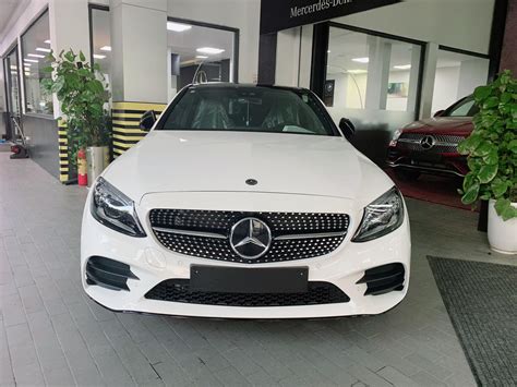 Mercedes-Benz C 300 AMG 2020 về đại lý: Thêm trang bị gây tranh cãi, giá 1,939 tỷ đồng