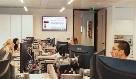 Digital Signage Office Design 的图像结果