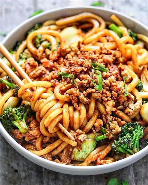 Saucy Udon Noodles with Crispy Tofu Crumbles, Broccoli and Bok Choy ...
