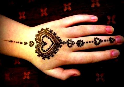 90+ Cute Mehndi Designs For Kids That Are Easy And Fun