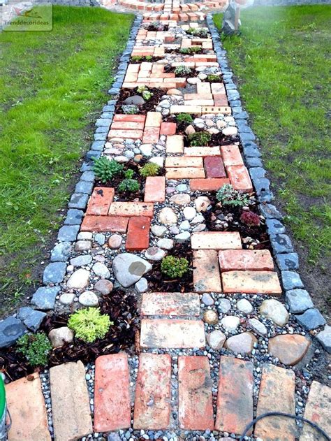 35 Nice Garden Stepping Stone Design Ideas | Amazing gardens, Backyard ...