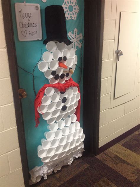 10+ Unique Christmas Door Decorations