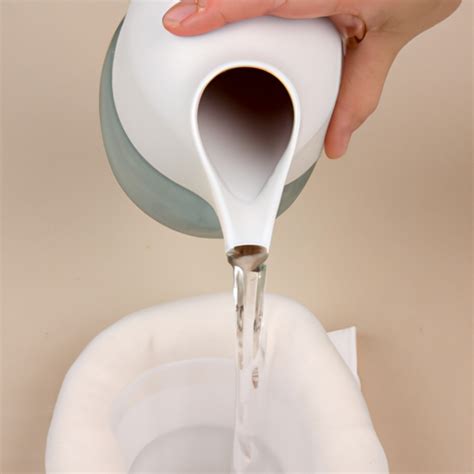 Using a Neti Pot 的图像结果