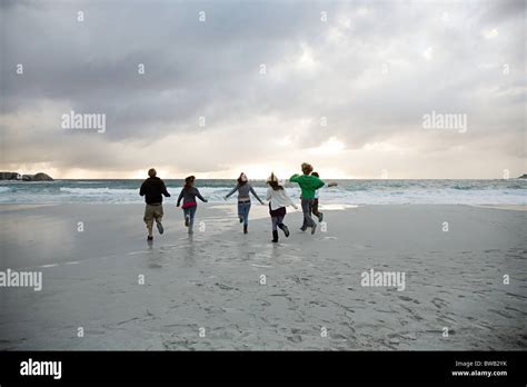 Running at the Beach 的图像结果