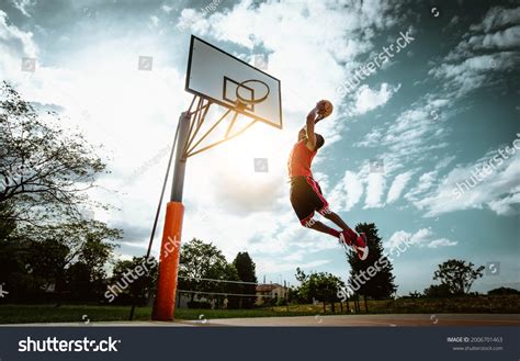 Step Over Dunk Basketball 的图像结果
