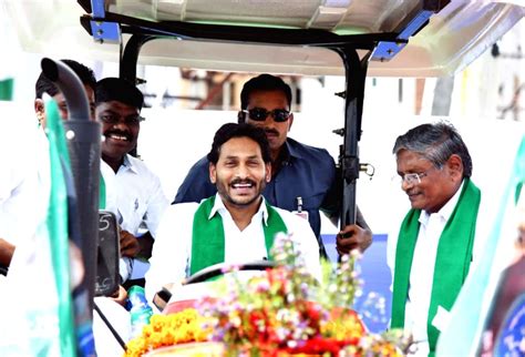 : Guntur : Chief Minister of Andhra Pradesh YS Jagan Mohan Reddy during ...