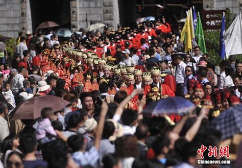 重庆举行传统集体婚典 外籍新人着汉服共许百年之约 - 图赏 - 爱汉服