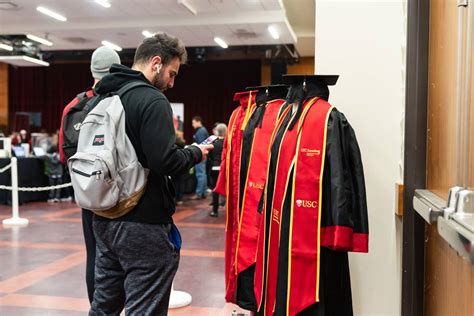 USC seniors concerned about commencement regalia prices – Annenberg Media