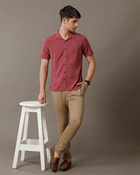 IDENTITI Men Slim Fit Regular Collar Solid Shirt In Peach.