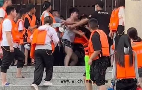 河南一景区爆满游客因插队打架，是怎么回事？