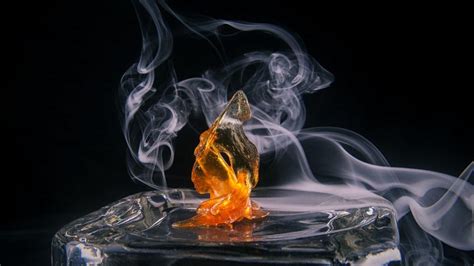 How to Dab Weed and Why You Shouldn’t Do It Too Often