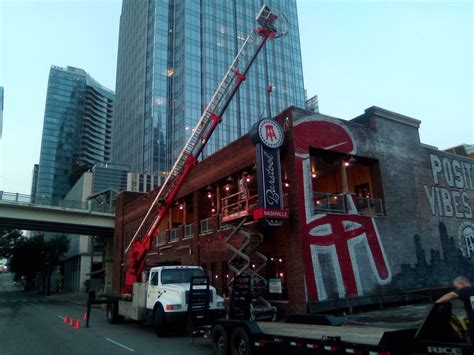 Building Logo Signs 的图像结果