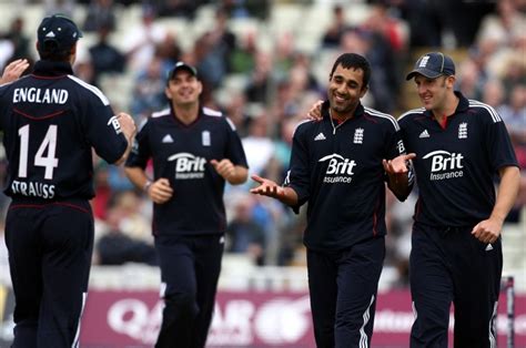 Abdur Razzak hung around to delay England's progress | ESPNcricinfo.com